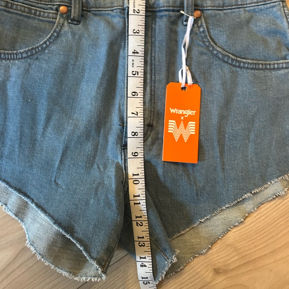 WRANGLER X WHATABURGER REWORKED SHORT

Wrangler Jean shorts - Picture 8 of 11